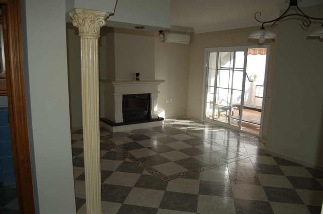 5 quarto Casa em Banda para venda em Nerja com piscina - 416 000 € (Ref: 7678501)