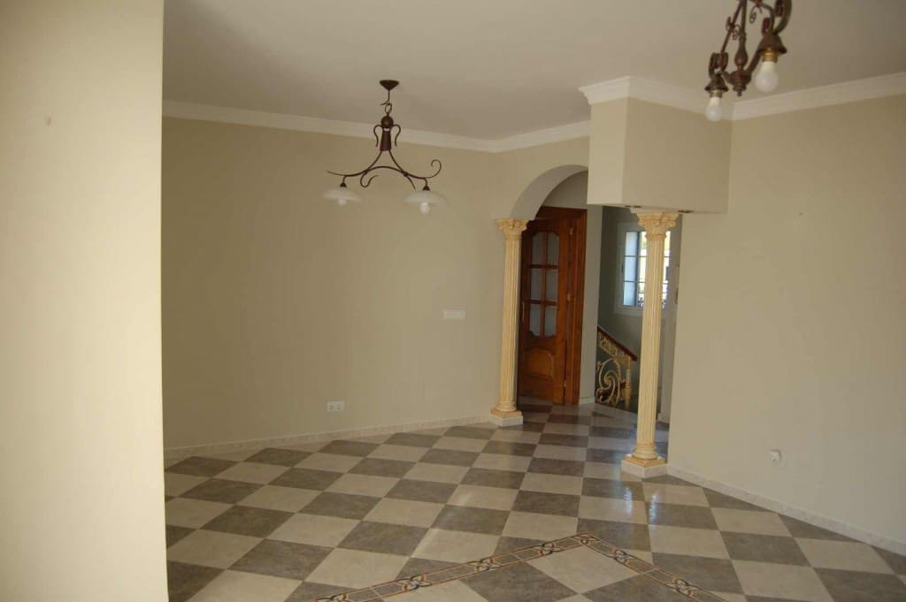 5 quarto Casa em Banda para venda em Nerja com piscina - 416 000 € (Ref: 7678501)