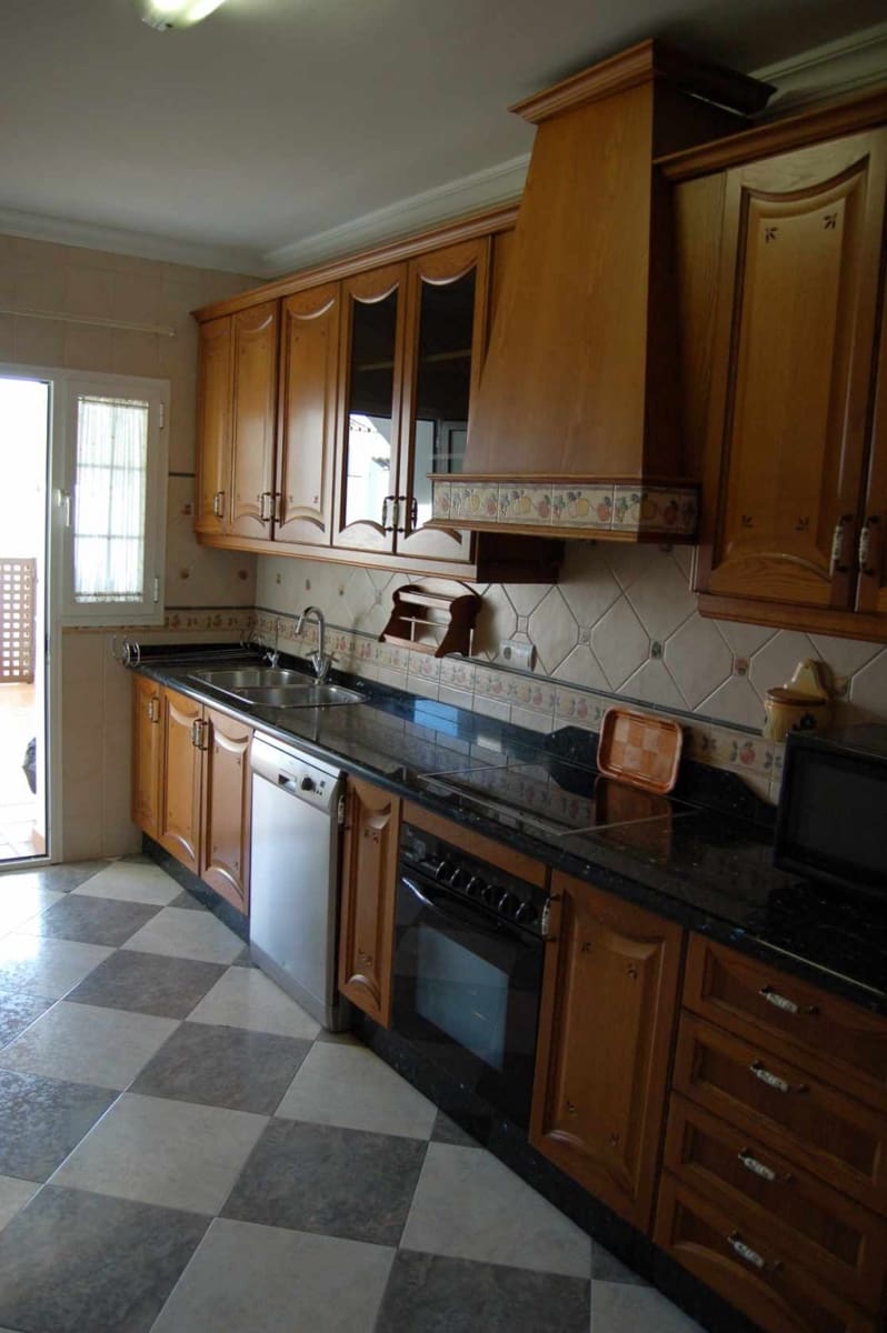 5 quarto Casa em Banda para venda em Nerja com piscina - 416 000 € (Ref: 7678501)