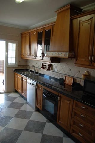 5 quarto Casa em Banda para venda em Nerja com piscina - 416 000 € (Ref: 7678501)