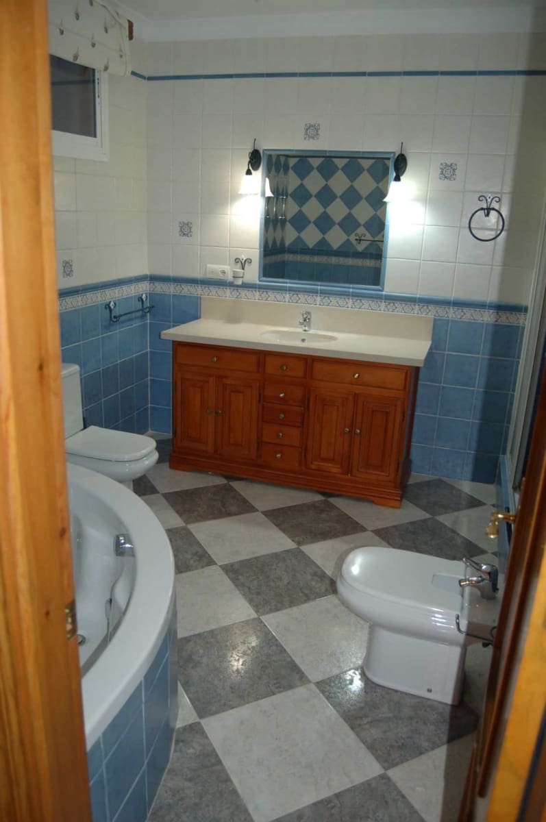 5 quarto Casa em Banda para venda em Nerja com piscina - 416 000 € (Ref: 7678501)