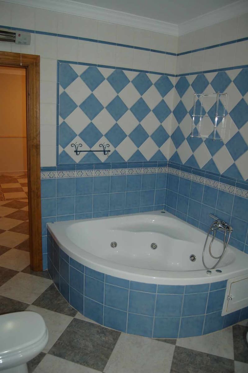 5 quarto Casa em Banda para venda em Nerja com piscina - 416 000 € (Ref: 7678501)