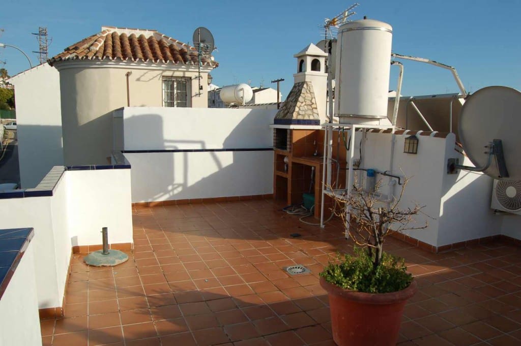 5 quarto Casa em Banda para venda em Nerja com piscina - 416 000 € (Ref: 7678501)