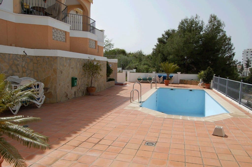 5 bedroom Townhouse for sale in Nerja with pool - € 315,000 (Ref: 7678528)