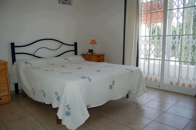 Casa de 5 habitaciones en Nerja en venta con piscina - 315.000 € (Ref: 7678528)