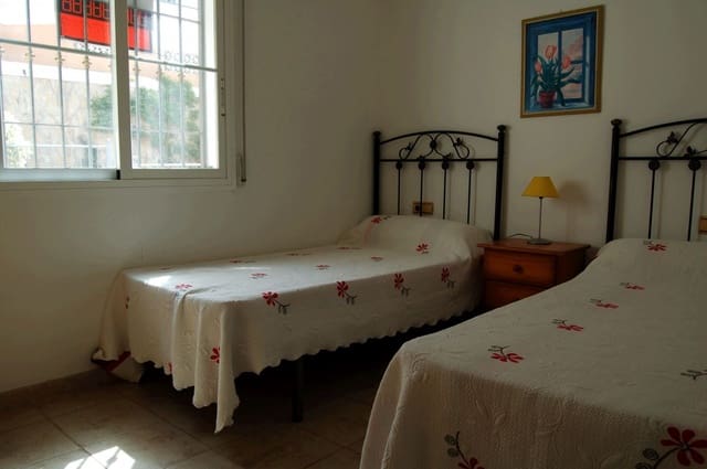 Casa de 5 habitaciones en Nerja en venta con piscina - 315.000 € (Ref: 7678528)