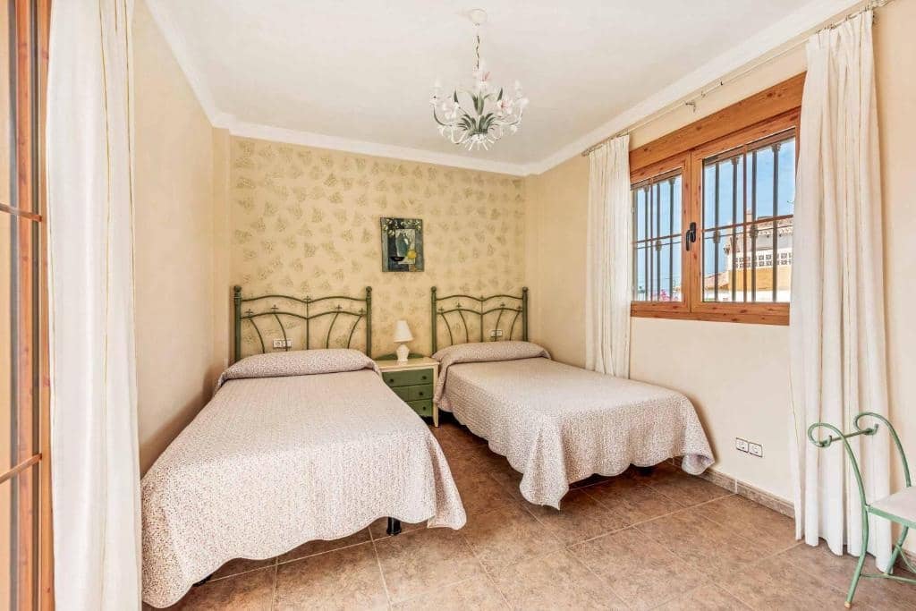 7 bedroom Villa for sale in Nerja with pool garage - € 918,750 (Ref: 7678533)