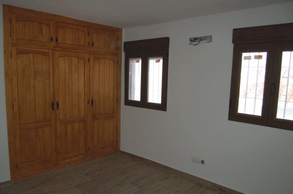 2 soverom Leilighet til leie i Frigiliana - € 850 (Ref: 7695430)