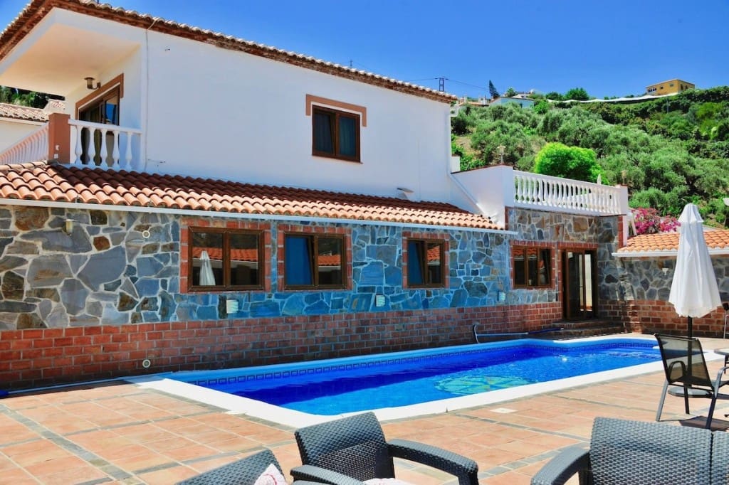 7 bedroom Villa for rent in Torrox with pool - € 4,500 (Ref: 7720600)