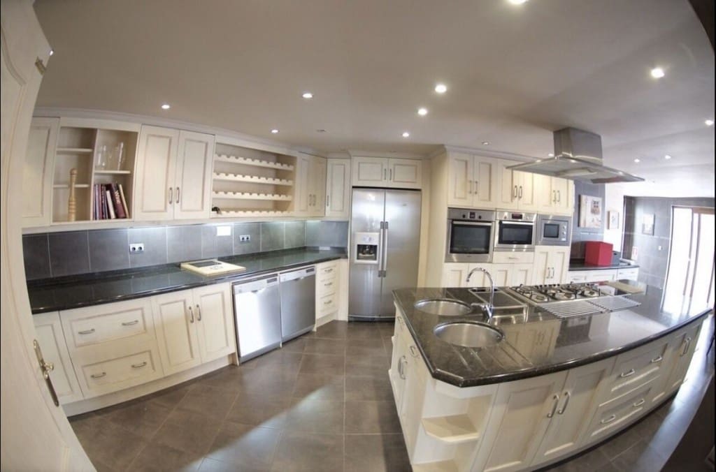 7 bedroom Villa for rent in Torrox with pool - € 4,500 (Ref: 7720600)