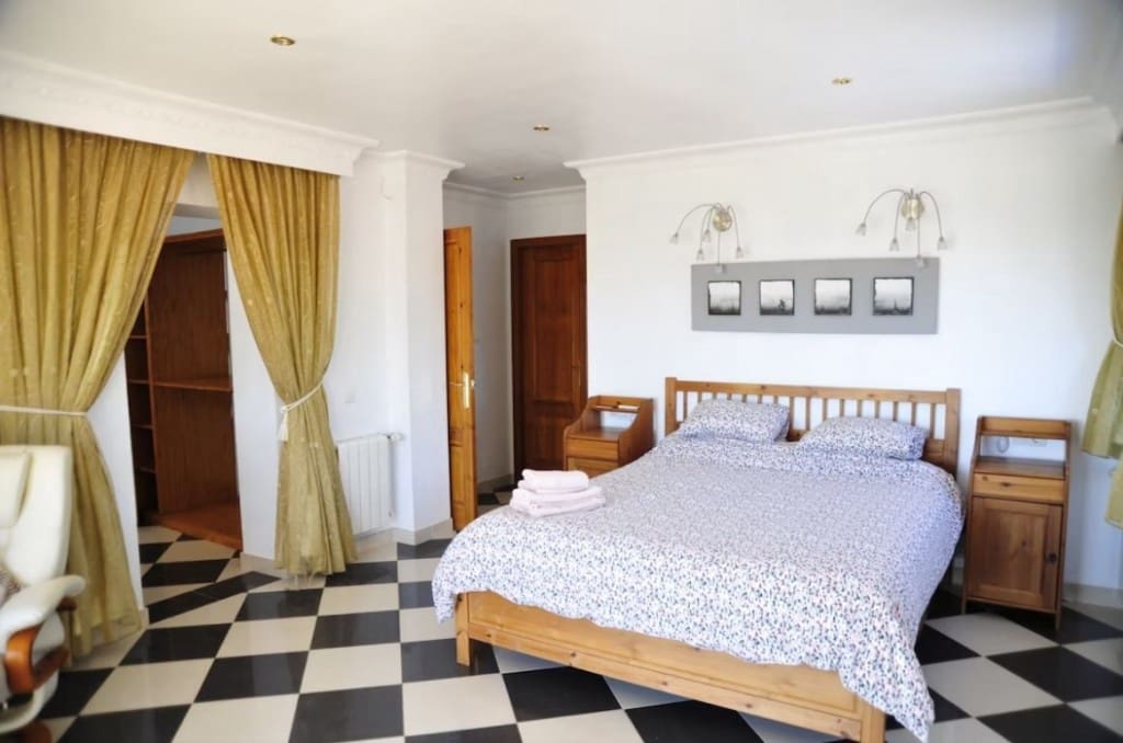 7 bedroom Villa for rent in Torrox with pool - € 4,500 (Ref: 7720600)