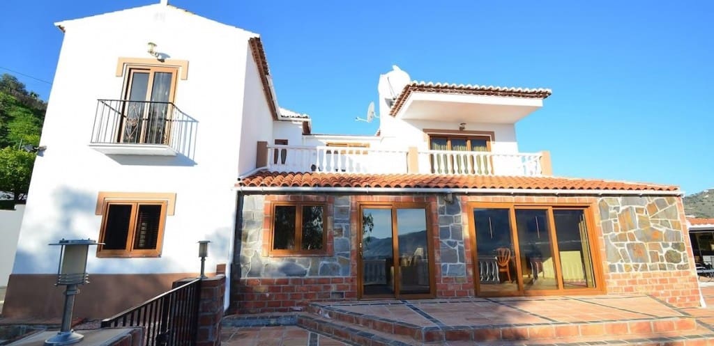 7 bedroom Villa for rent in Torrox with pool - € 4,500 (Ref: 7720600)