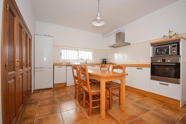 9 slaapkamer Villa te koop in Frigiliana met zwembad - € 1.200.000 (Ref: 7990533)