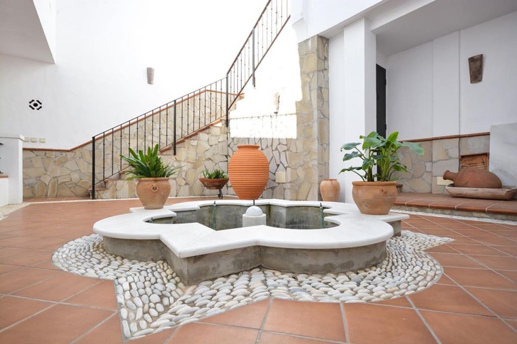 9 slaapkamer Villa te koop in Frigiliana met zwembad - € 1.200.000 (Ref: 7990533)
