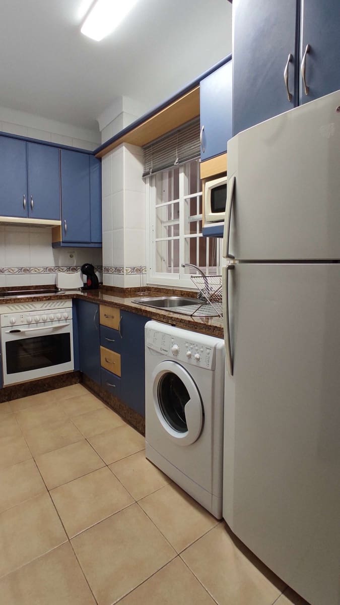 2 soveværelse Lejlighed til leje i Nerja - € 850 (Ref: 8012423)