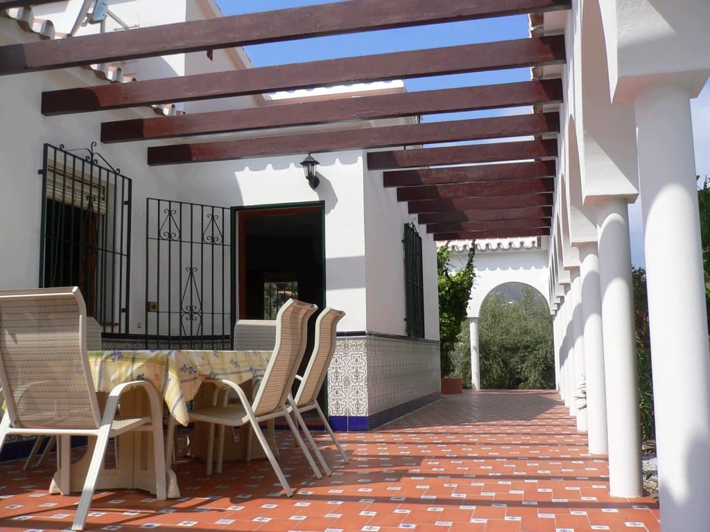 3 bedroom Villa for rent in Torrox with pool - € 1,500 (Ref: 8206069)