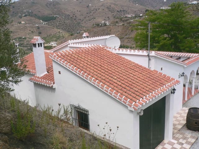 3 bedroom Villa for rent in Torrox with pool - € 1,500 (Ref: 8206069)