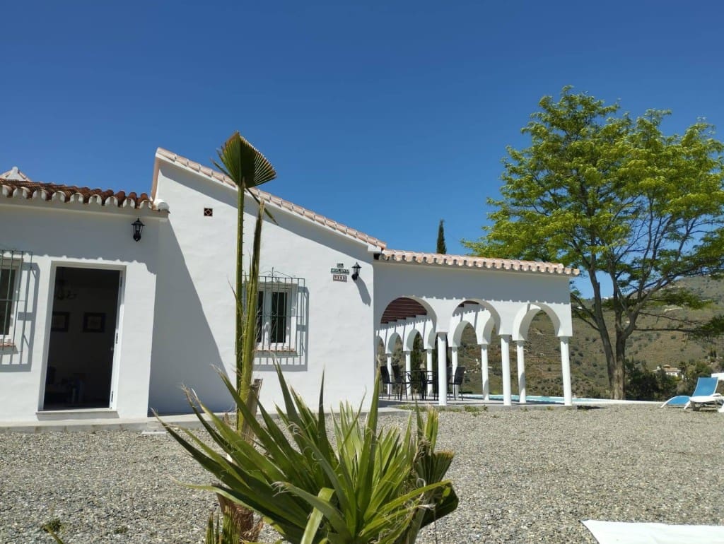 3 bedroom Villa for rent in Torrox with pool - € 1,500 (Ref: 8206069)