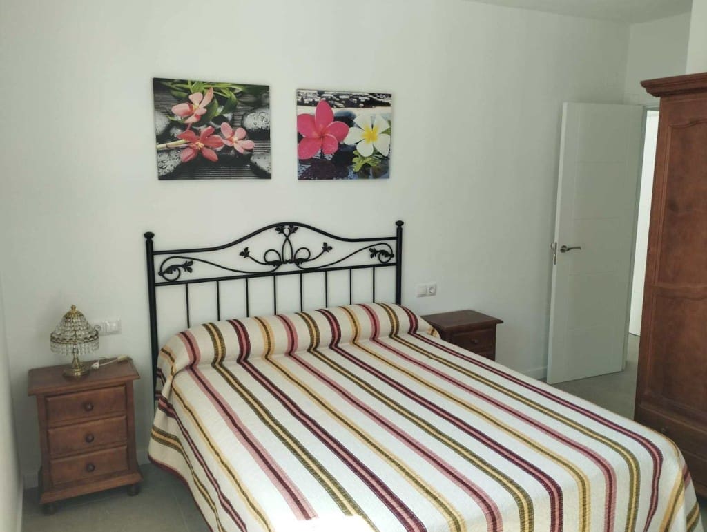 3 bedroom Villa for rent in Torrox with pool - € 1,500 (Ref: 8206069)