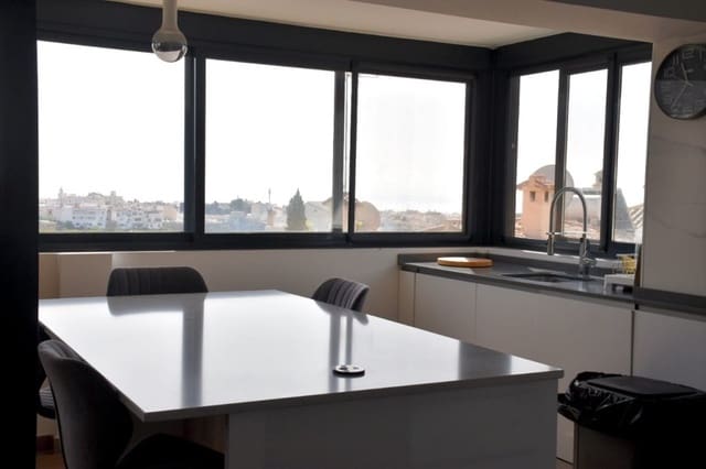 Chalet de 3 habitaciones en Nerja en venta con piscina garaje - 625.000 € (Ref: 8247484)