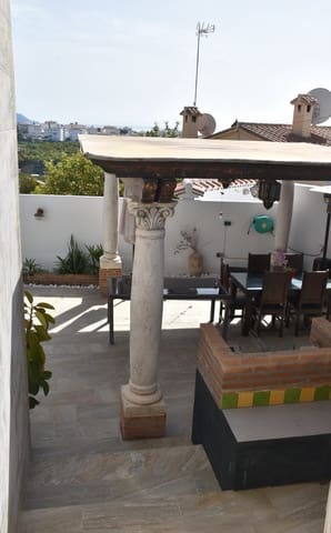Chalet de 3 habitaciones en Nerja en venta con piscina garaje - 625.000 € (Ref: 8247484)