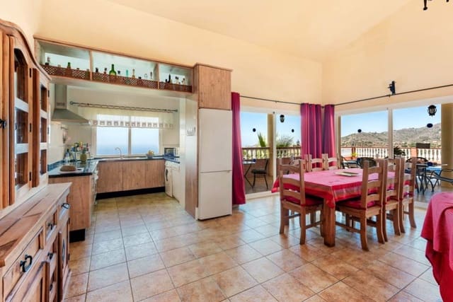 4 makuuhuone Maalaistalo vuokrattavana paikassa Torrox mukana uima-altaan - 1 300 € (Ref: 8315953)