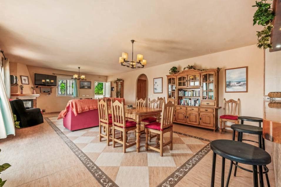 4 soveværelse Finca/Landehus til leje i Nerja med swimmingpool - € 1.300 (Ref: 8315954)