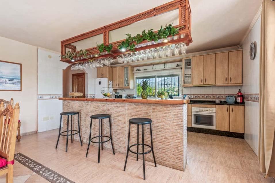 4 soveværelse Finca/Landehus til leje i Nerja med swimmingpool - € 1.300 (Ref: 8315954)