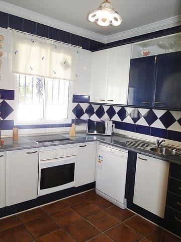 4 bedroom Villa for rent in Frigiliana with pool garage - € 2,000 (Ref: 8315965)