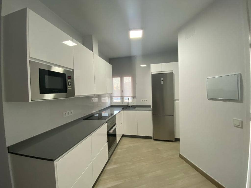 2 soverom Leilighet til leie i Torrox-Costa med svømmebasseng - € 750 (Ref: 8315968)