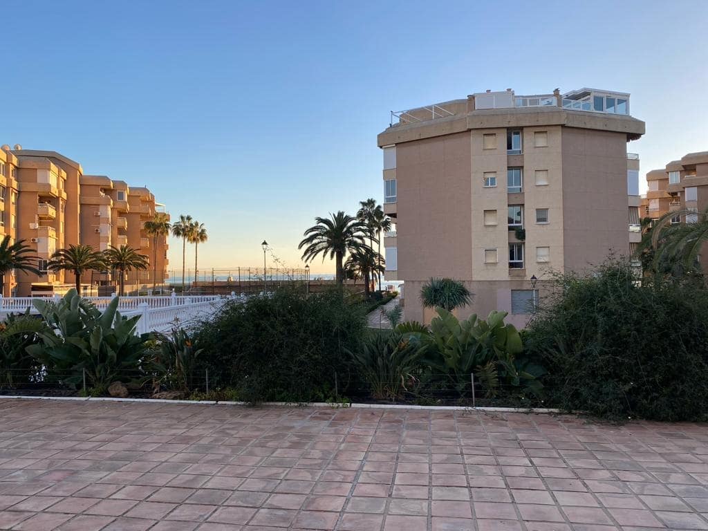 2 soverom Leilighet til leie i Torrox-Costa med svømmebasseng - € 750 (Ref: 8315968)