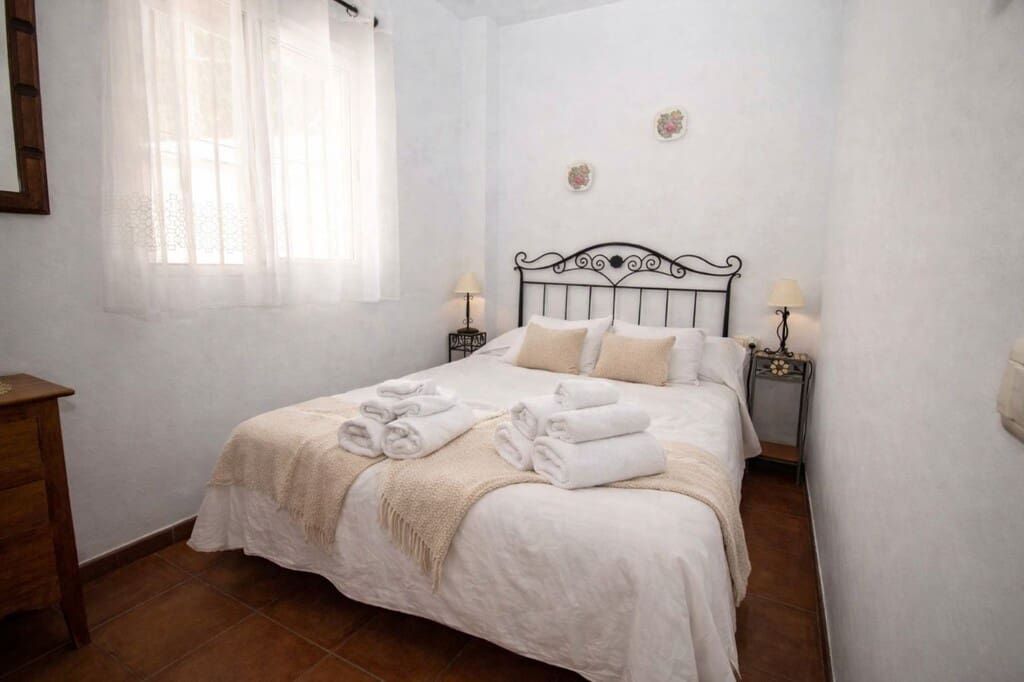 3 makuuhuone Maalaistalo vuokrattavana paikassa Frigiliana mukana uima-altaan - 1 100 € (Ref: 8315972)