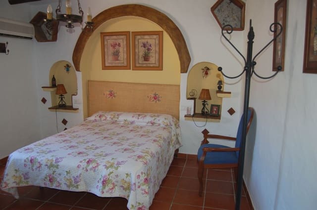 1 soveværelse Finca/Landehus til leje i Frigiliana med swimmingpool - € 950 (Ref: 8315974)