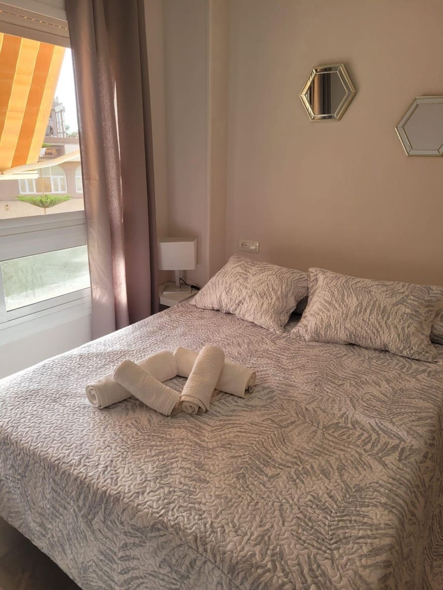 2 soveværelse Lejlighed til leje i Torrox-Costa med swimmingpool - € 800 (Ref: 8315977)