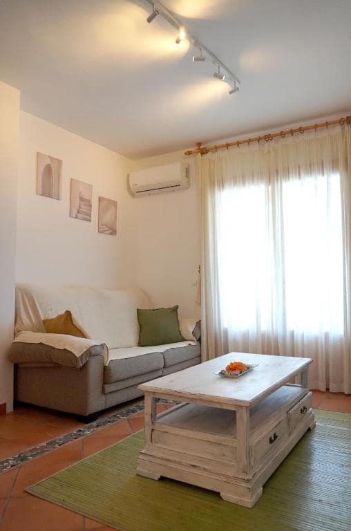 2 bedroom Apartment for rent in Frigiliana - € 950 (Ref: 8315978)