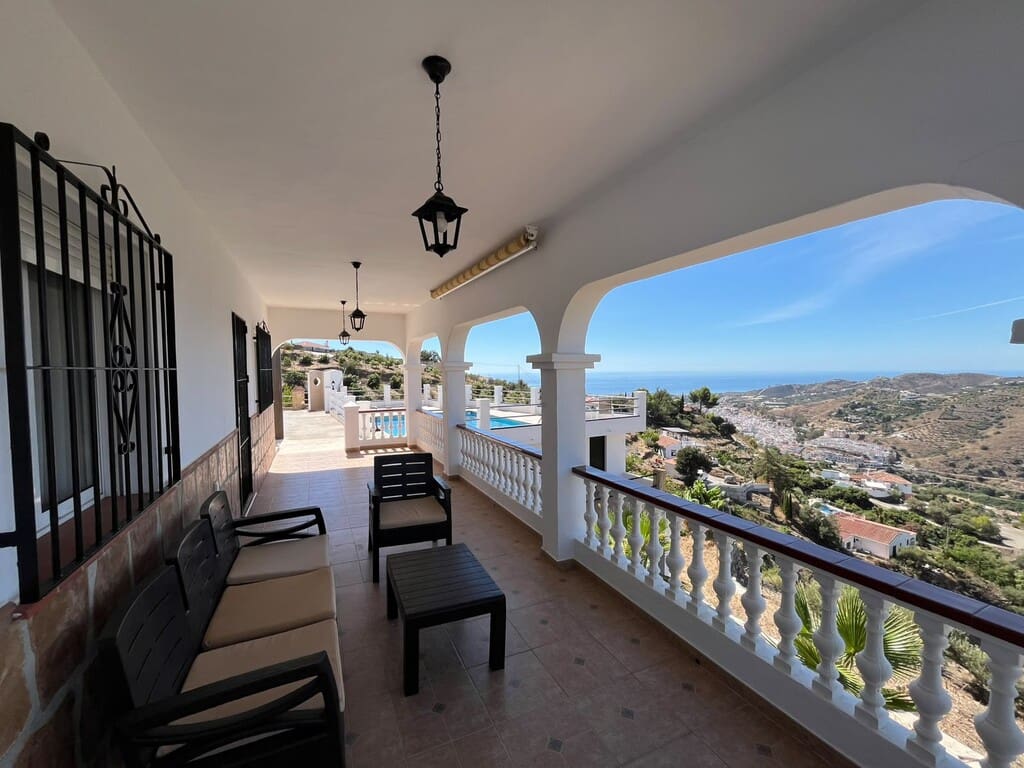 3 bedroom Finca/Country House for rent in Torrox with pool garage - € 1,600 (Ref: 8362225)