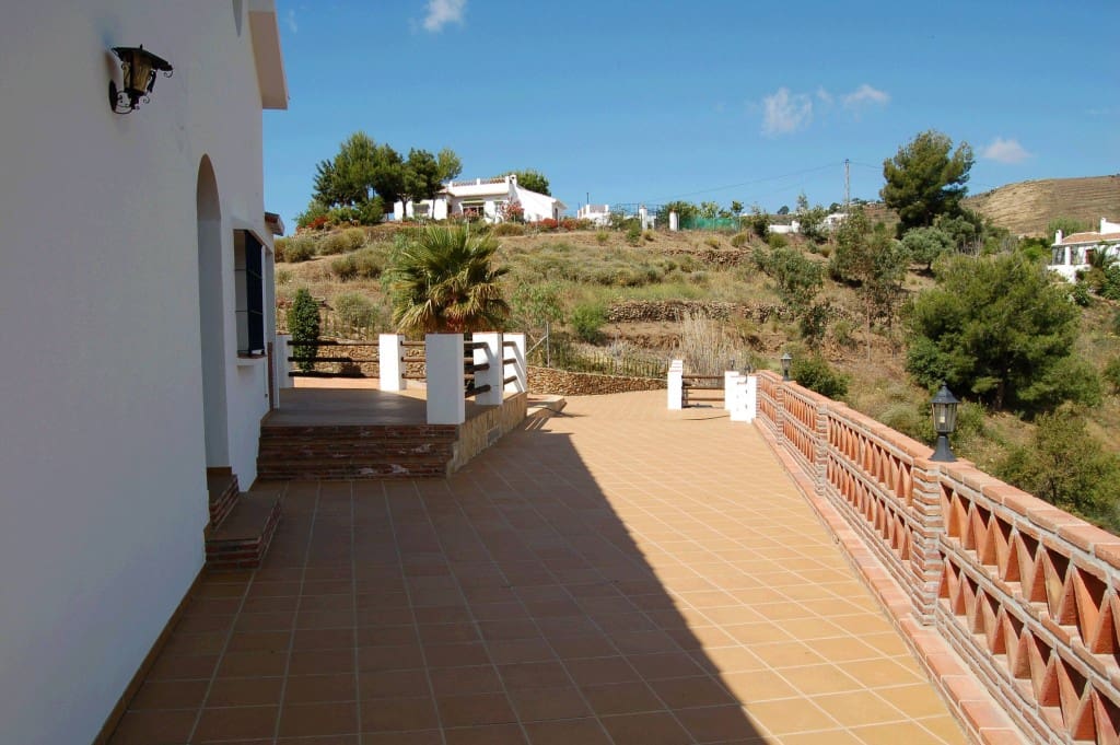 4 slaapkamer Villa te huur in Frigiliana met zwembad garage - € 2.600 (Ref: 8407000)