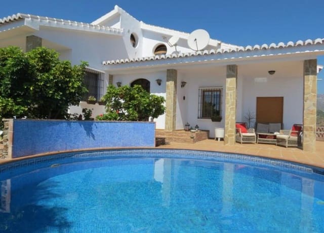 4 soveværelse Villa til leje i Frigiliana med swimmingpool garage - € 2.600 (Ref: 8407000)