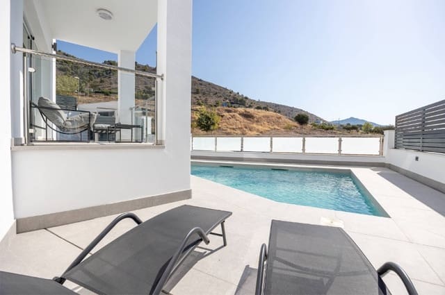 4 sovrum Villa till salu i Nerja med pool - 865 000 € (Ref: 8533804)