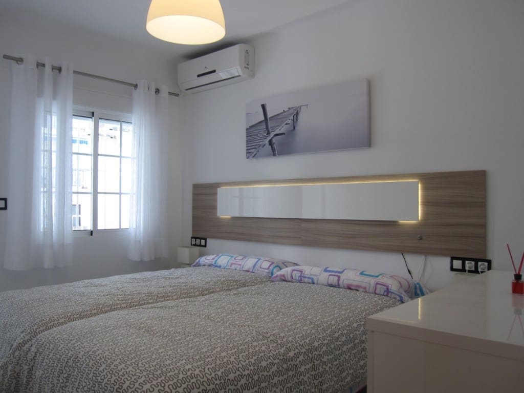 2 bedroom Townhouse for rent in Nerja - € 900 (Ref: 8549095)