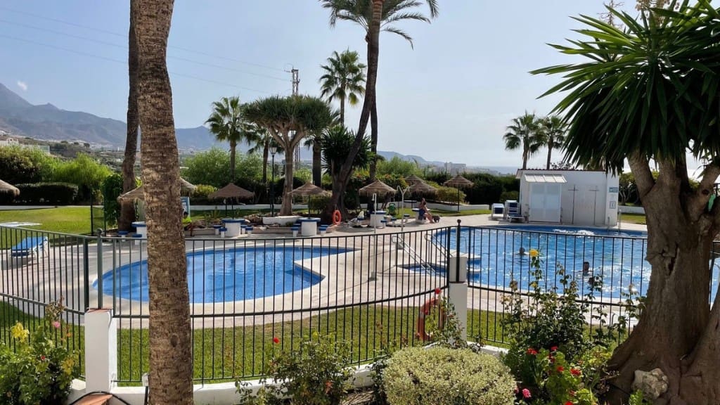 3 bedroom Townhouse for sale in Nerja with pool - € 340,000 (Ref: 8582132)