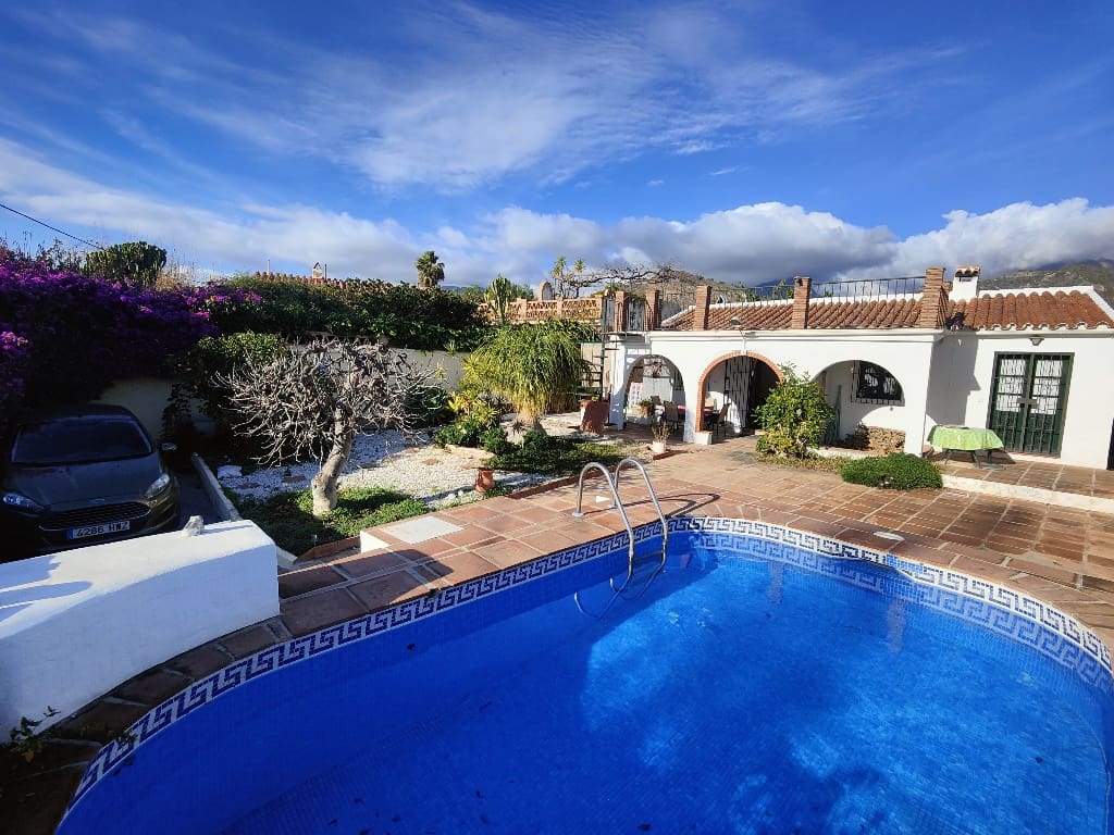 3 bedroom Villa for sale in Nerja with pool garage - € 370,000 (Ref: 8610369)