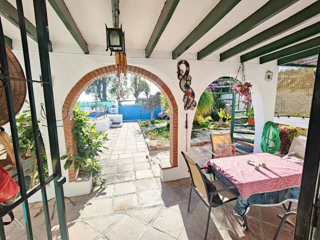 3 bedroom Villa for sale in Nerja with pool garage - € 370,000 (Ref: 8610369)