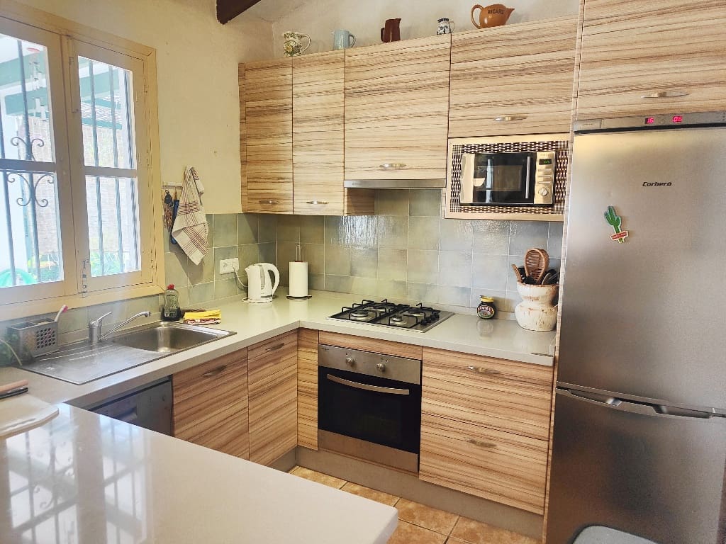 3 bedroom Villa for sale in Nerja with pool garage - € 370,000 (Ref: 8610369)