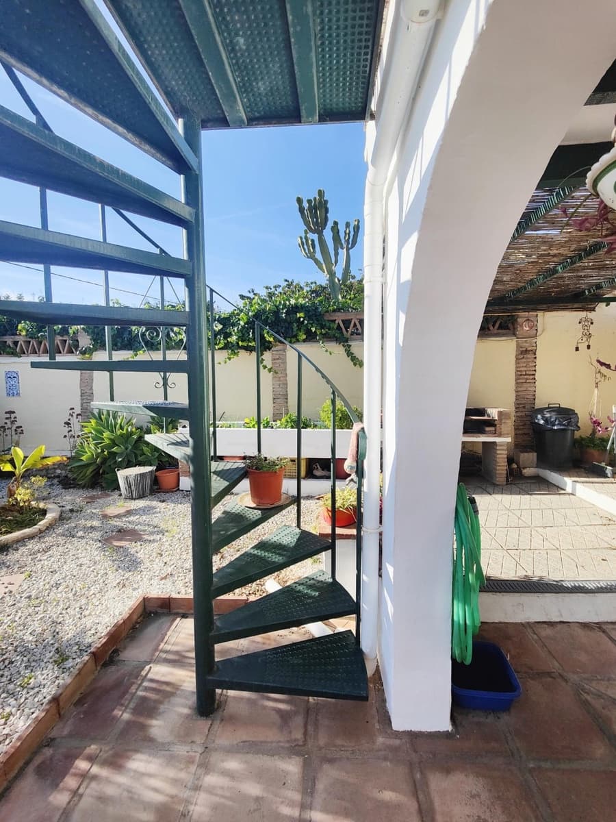 3 bedroom Villa for sale in Nerja with pool garage - € 370,000 (Ref: 8610369)
