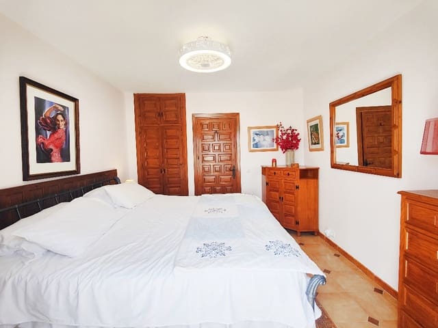 4 quarto Casa em Banda para venda em Nerja - 399 000 € (Ref: 8612308)