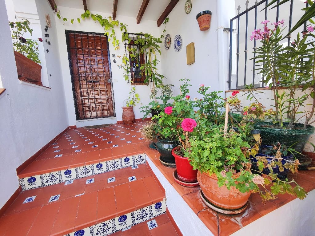 4 quarto Casa em Banda para venda em Nerja - 399 000 € (Ref: 8612308)