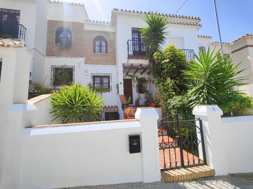 4 quarto Casa em Banda para venda em Nerja - 399 000 € (Ref: 8612308)