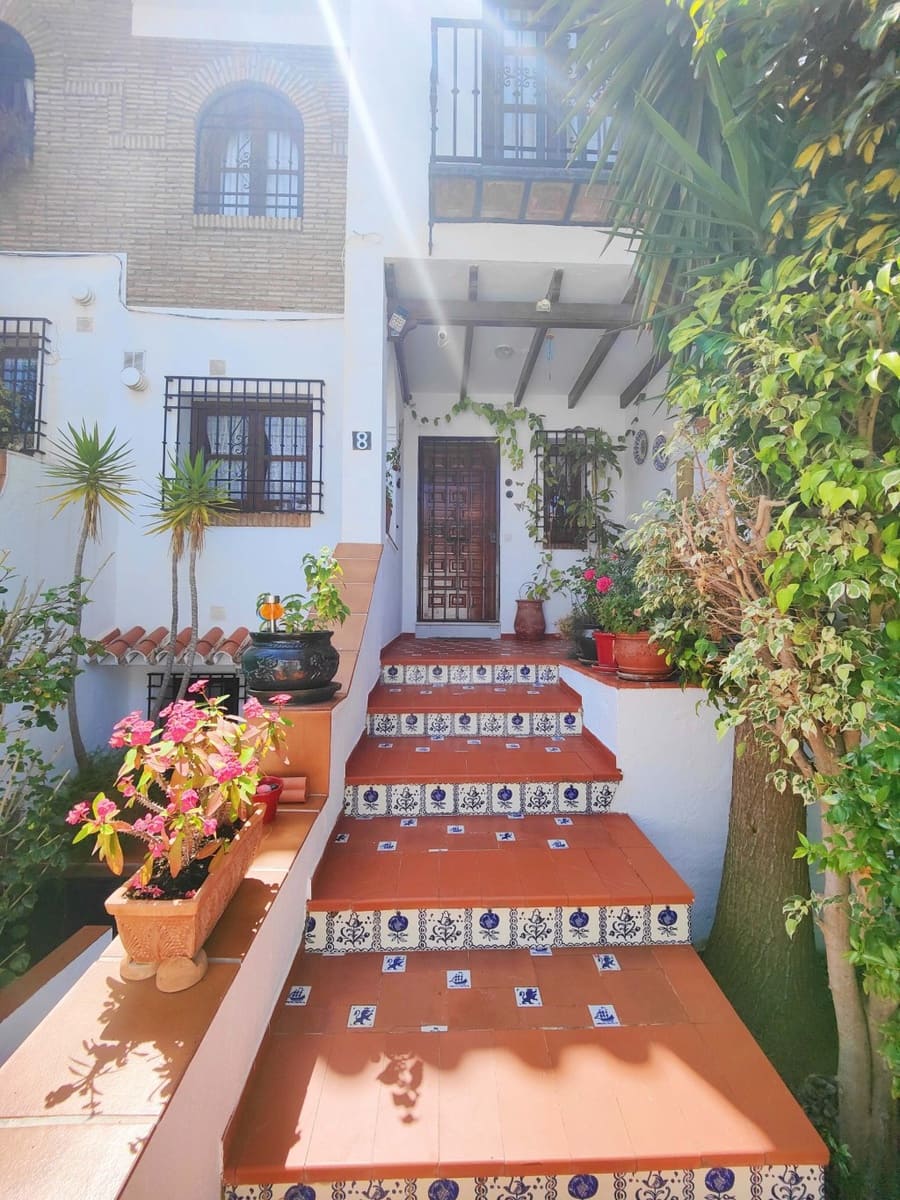 4 quarto Casa em Banda para venda em Nerja - 399 000 € (Ref: 8612308)