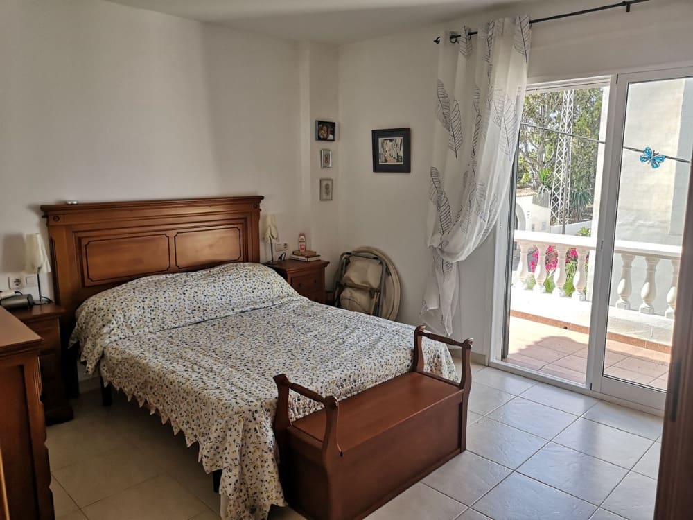 3 soveværelse Villa til salg i Torrox-Costa med swimmingpool garage - € 450.000 (Ref: 8675532)